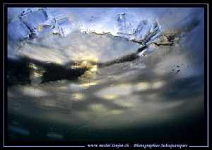 underneath the ice... Que du bonheur... ;O)... by Michel Lonfat 